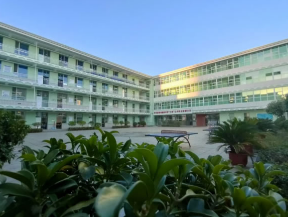 呼和浩特市回民中学简介